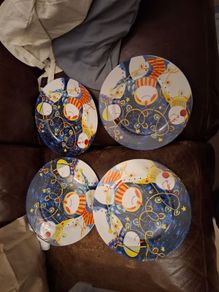 4 Christmas dinner plates