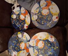 4 Christmas dinner plates