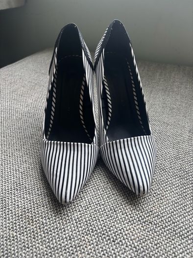 2 pairs black heels size 5