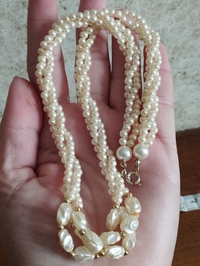 Vintage Faux Pearl Necklace.