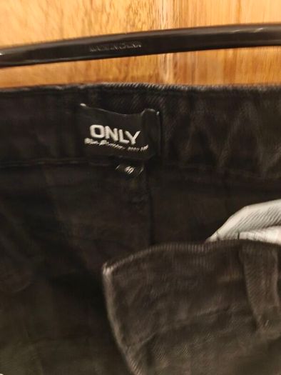 Women's Jeans Bundle - Tommy Jeans (Size 30) & ONLY Black Crop (Size 28-30)