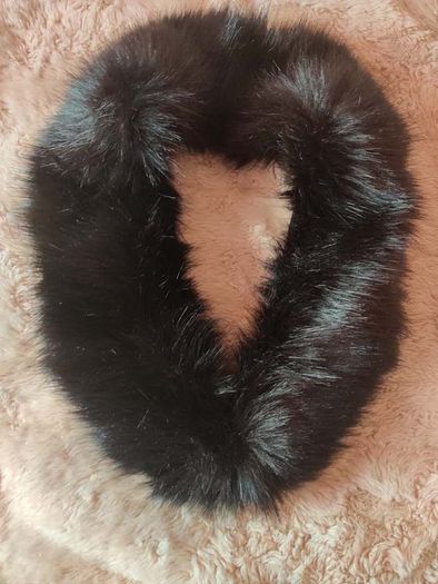 Black faux fur collar Perfect condition Postage included