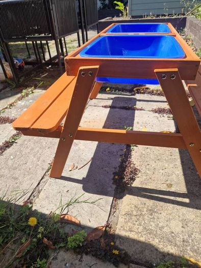 Kids picnic sand table