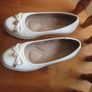 White comfort shoes    size 5   wide Image 2