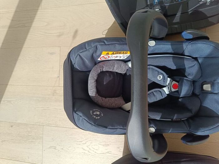 Maxi Cosi Newborn and Toddler car seat.