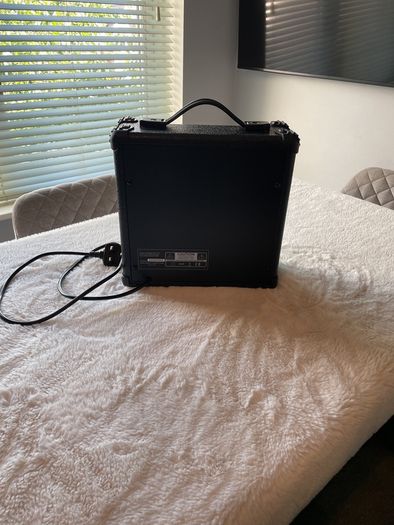 Gear 4 Music LBL10 15 Watt Bass Amp