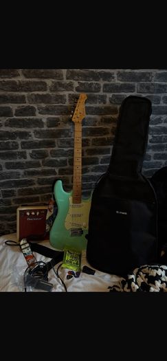 Harley Benton Vintage VT series seafoam colour bass and amp