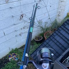 Beachcaster and reel with grip leads and tackle box