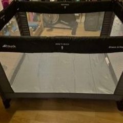 Hauck Travel Cot + Matress