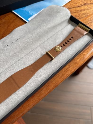 Whoop leather strap brown with golden clasp Size small