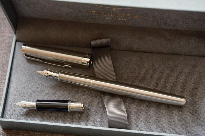 Brand New 18K Gold F Nib Parker Sonnet Brushed Stainless Steel Fountain Pen + Spare M Nib