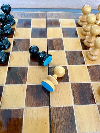 Vintage Decorative Foldable Chessboard with Hand Carved Detail and Chess Pieces 26 cm Square