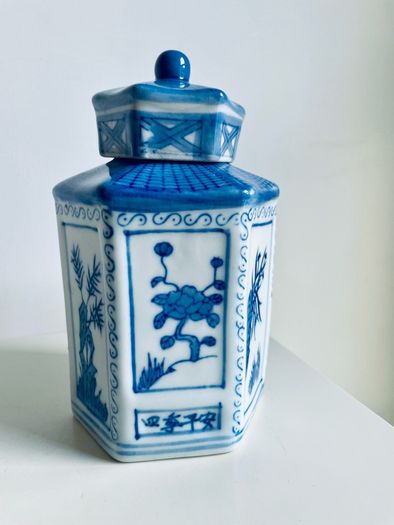 Vintage Blue and White Chinoiserie Porcelain Ginger Jar or Tea Caddy