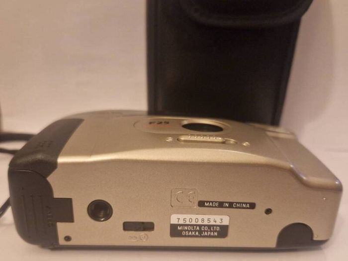 Vintage Minolta F25 Autoflash 35mm Film Camera Tested Working with Case