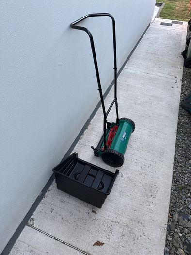 Bosch Push Grass Cutter