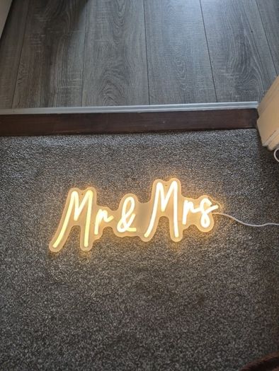 wedding sign light up mr & mrs