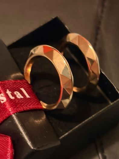 Gold earrings