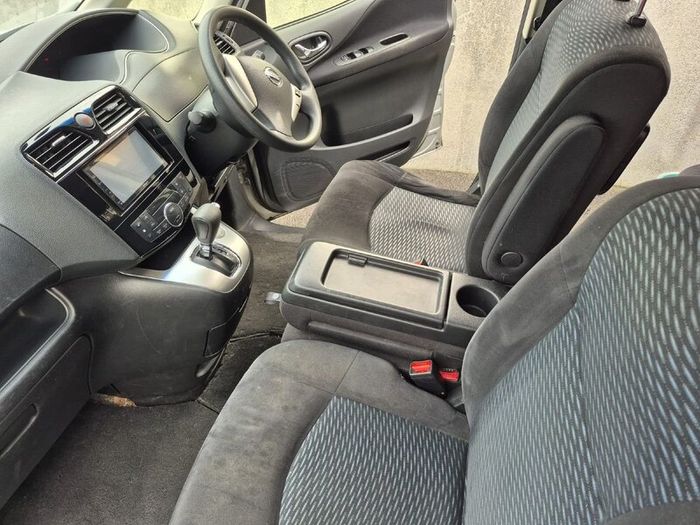 Nissan Serena 2014