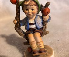 Vintage Goebel Figurine