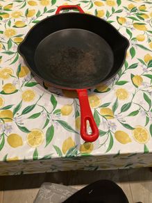 Enameled skillet