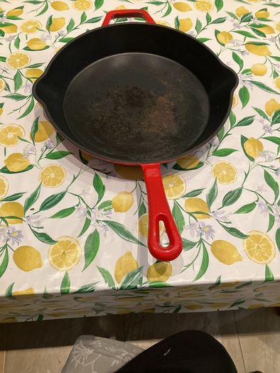 Enameled skillet