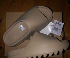 Yeezy Slide Pure