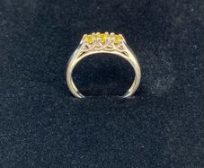 9ct white gold ring with yellow stones