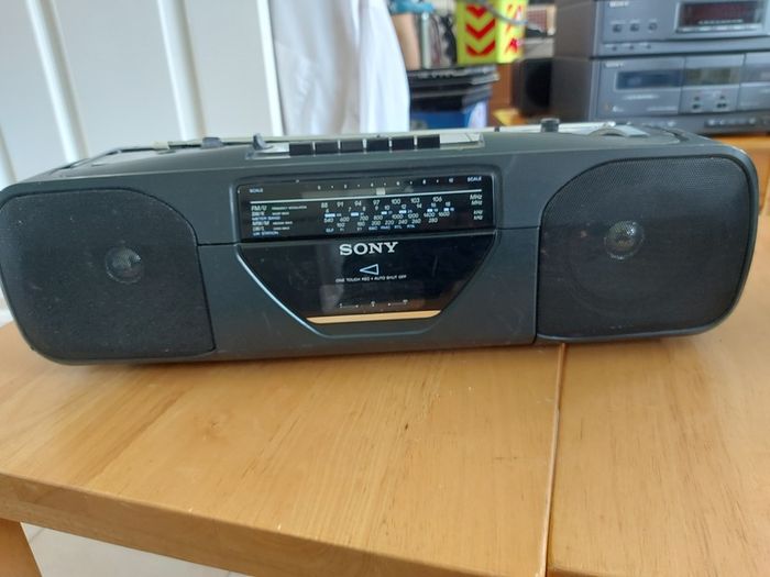 Sony Radio Cassette-corder, Model CFS-201L, wear and tear for its age, Radio works, tapes dont play