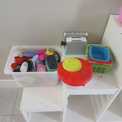 Play kitchen accessories