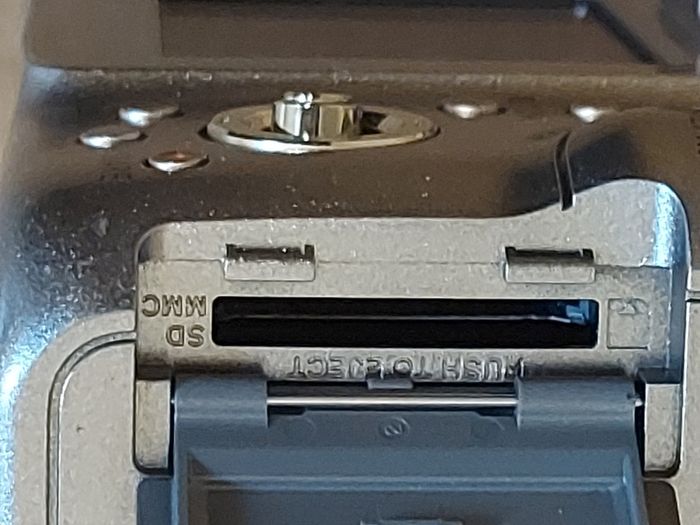 Schneider-KREUZNACH, Variogon 35mm-430mm(Equivalent) AF 12 x Optical Zoom Digital Camera, unsure of the Model, Possibly Kodak Easyshare, no Battery or Memory Card, so cannot test, Excellent cosmetic condition