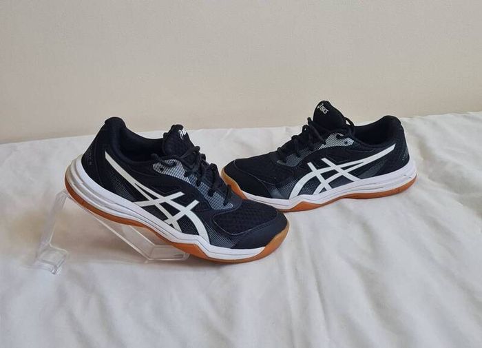 asics upcourt 5 Size 4.5 eu 38 black leather in excellent condition