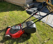 Electric lawn mower