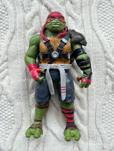Playmate Teenage Mutant Ninja Turtles Out of the Shadows 11" Raphael Figure 2015 Right hand is too loose Used Please look at the pictures