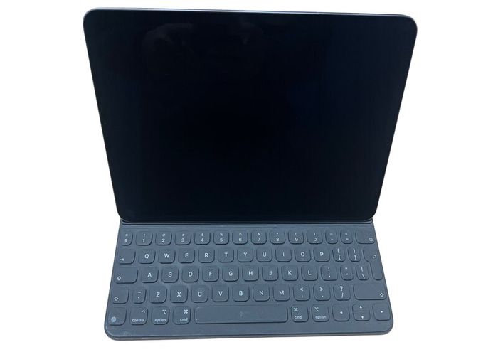 iPad Pro 11-inch in mint condition (256GB)