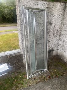 Bi-folding shower door