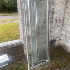 Bi-folding shower door