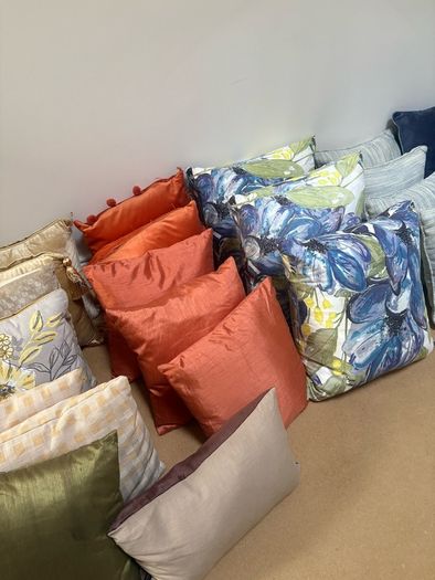 27 Assorted cushions