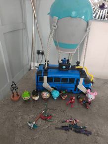 Fortnite Battle Bus and figures