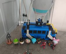 Fortnite Battle Bus and figures