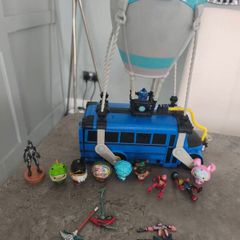 Fortnite Battle Bus and figures