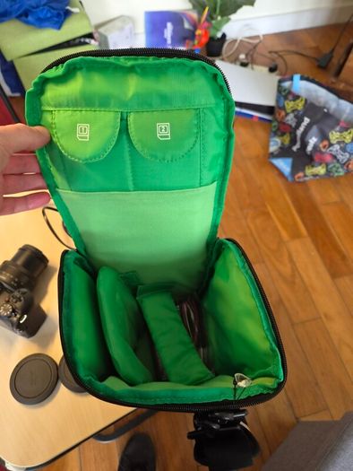 Canon EOS R100 Kit - Like New - 18-45mm + Bag