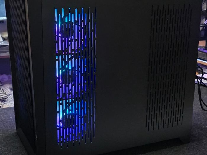 LianLi Dynamic 011 Ryzen 7 9800X3D Gaming PC