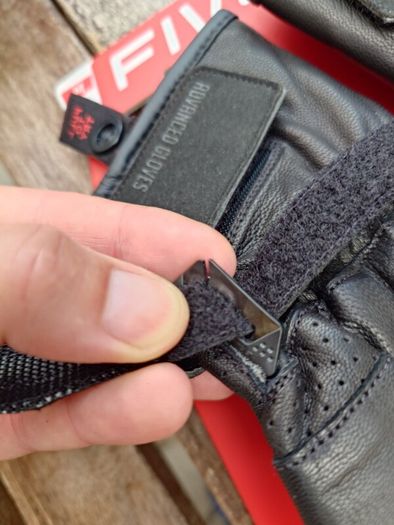 five rfx sport gloves