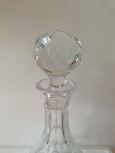 Tyrone Crystal Decanter with Faceted Spherical Stopper