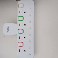 Socket Adapter - 4-Way Wall Multi-Plug Adapter / Switched Extension Bar