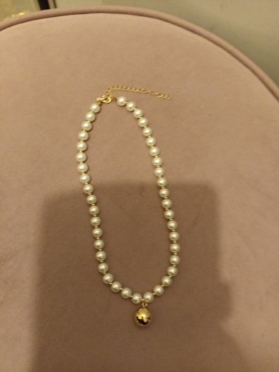 Choker pearl and gold necklace