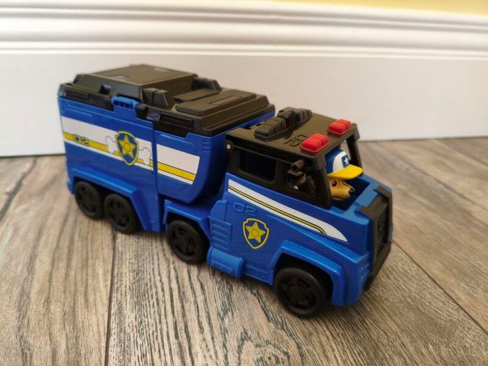 Paw Patrol Chase Deluxe Truck