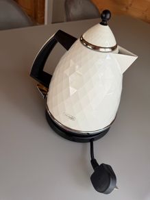 Delonghi kettle and a rug to give away