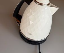 Delonghi kettle and a rug to give away