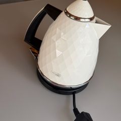 Delonghi kettle and a rug to give away